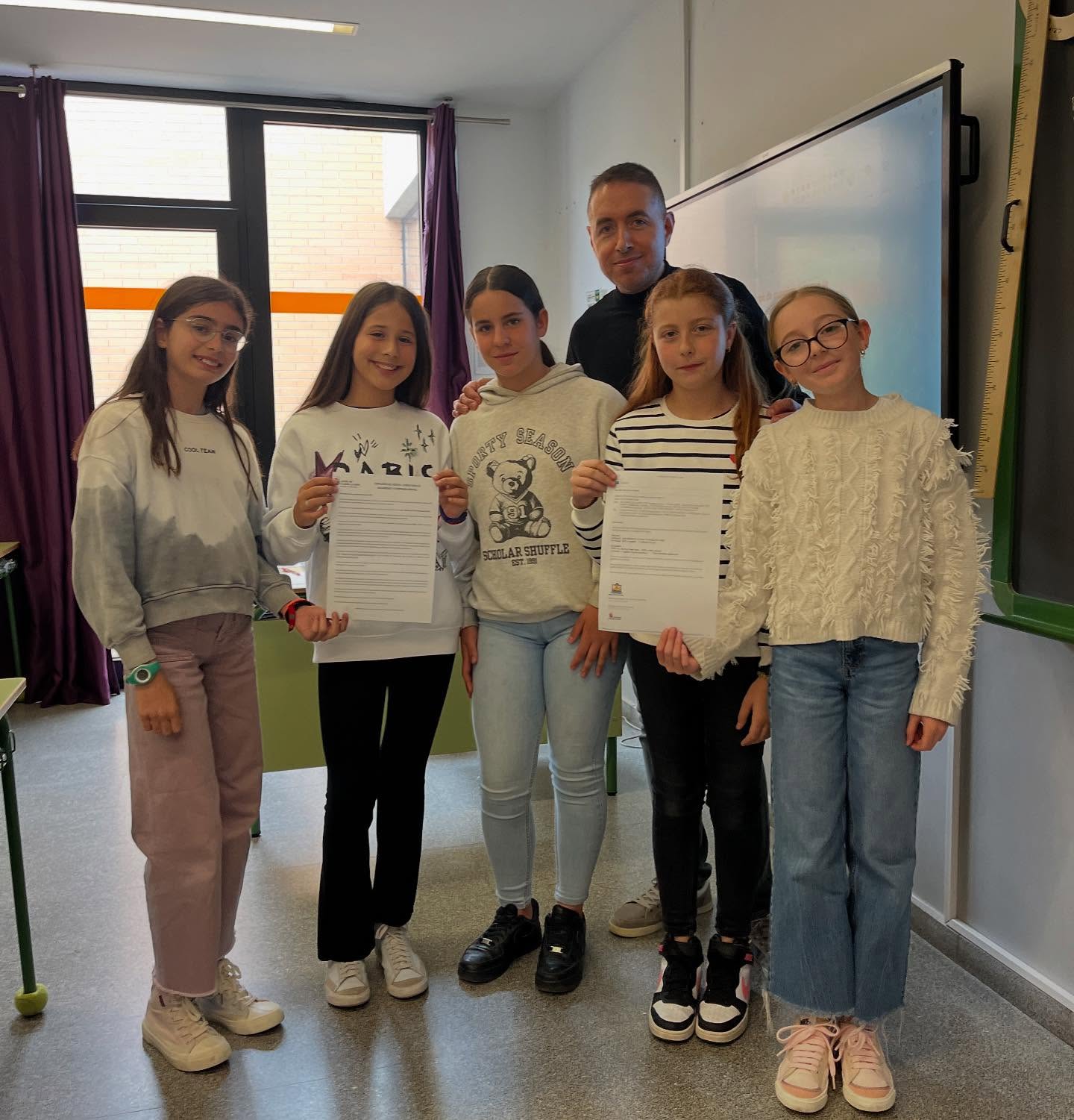 FOTO NIÑAS PREMIO PSYCD 25